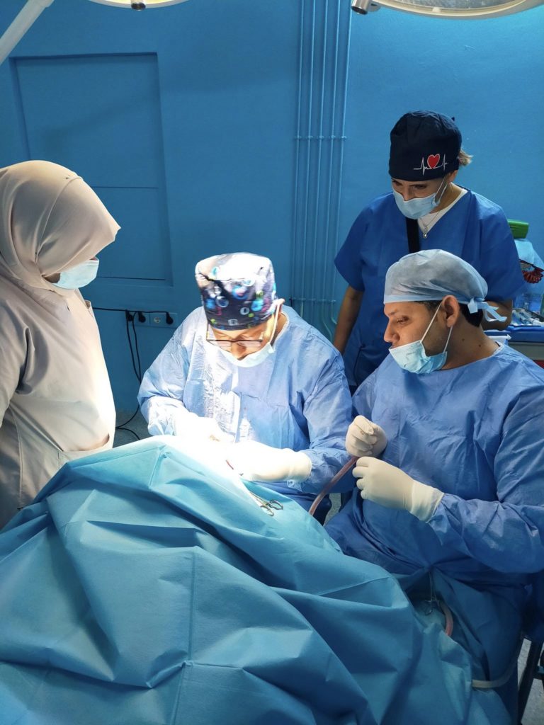 chirurgiens AAPFA en plein acte chirurgicale